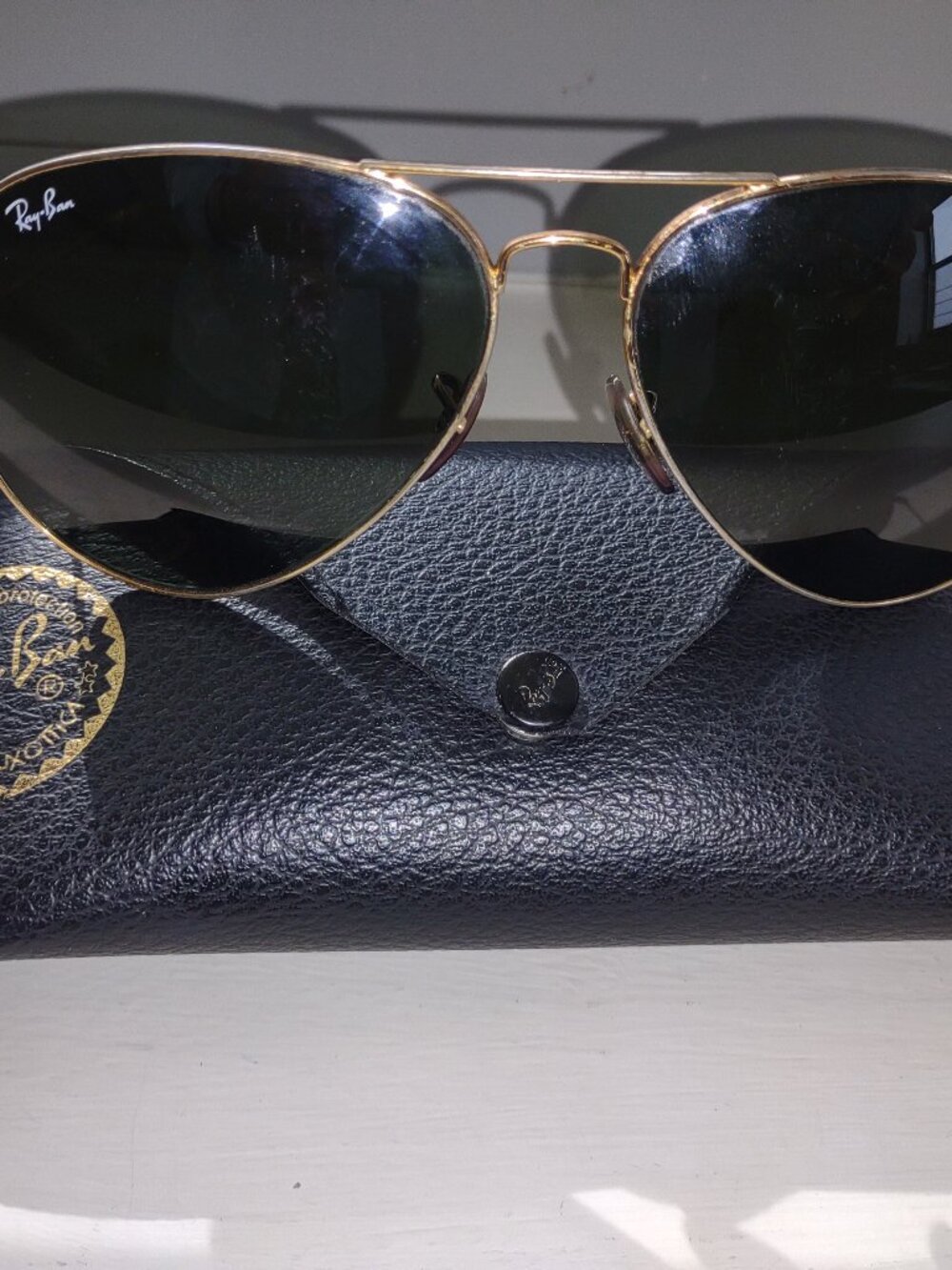 Ray-Ban Aviator Sunglasses Gold Frame Dark Lenses – Gently Used